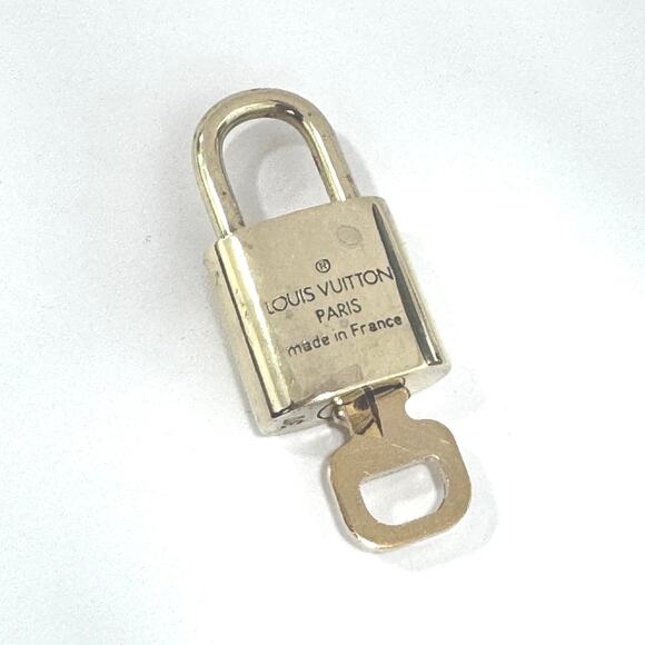 Louis Vuitton Gold Padlock & Key Set  LV Brass Lock 317 - Picture 5 of 5